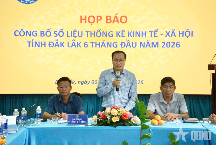  Ông Hồ Ngọc Quang, Trưởng Thống kê tỉnh Đắk Lắk cung cấp thông tin, số liệu cho các cơ quan báo chí.