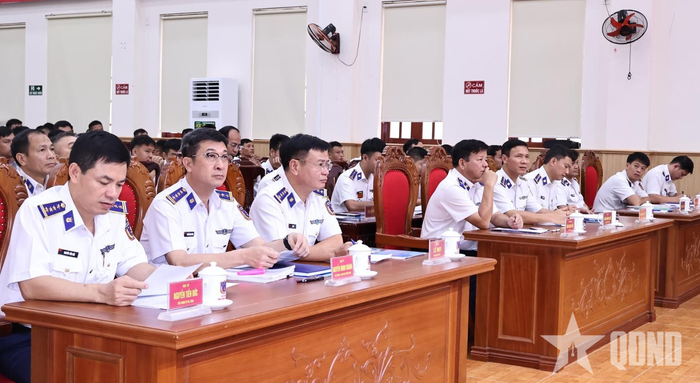 Các đại biểu tham dự chương trình.