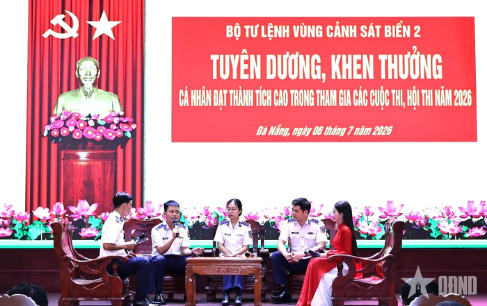 Giao lưu, chia sẻ kinh nghiệm với các điển hình đạt thành tích cao tại các hội thi, cuộc thi.