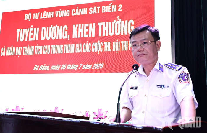 Đại tá Lê Huy, Chính ủy Vùng Cảnh sát biển 2 phát biểu chỉ đạo tại chương trình.