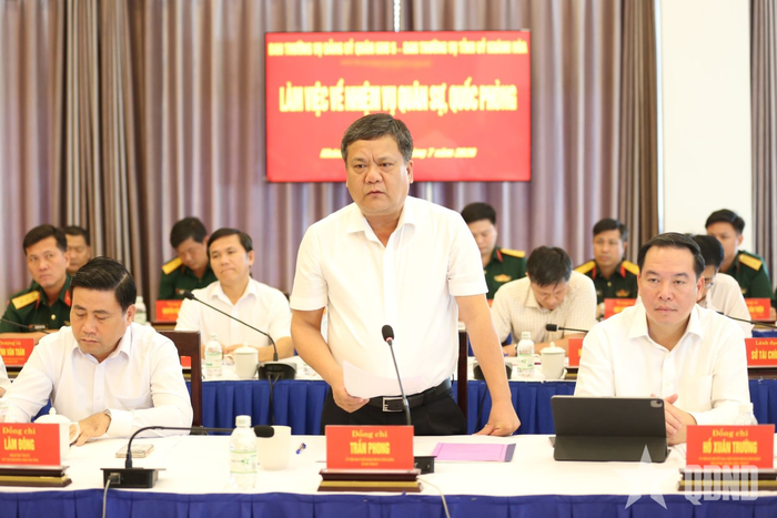  Đồng chí Trần Phong, Ủy viên Trung ương Đảng, Bí thư Tỉnh ủy Khánh Hòa phát biểu tại buổi làm việc. 