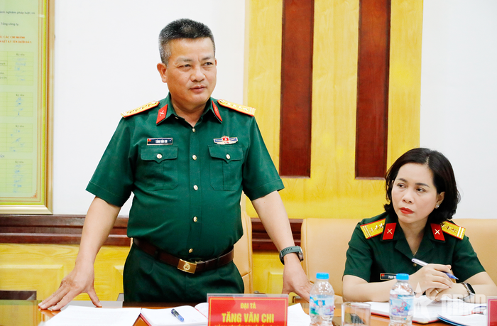 Đại tá Tăng Văn Chi, Chủ tịch kiêm Tổng giám đốc Tổng công ty Xây dựng Lũng Lô phát biểu tại hội nghị. 