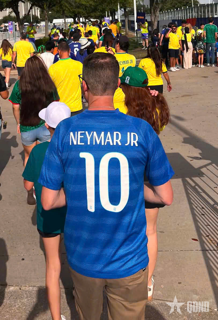 Neymar là huyền thoại không thể thay thế trong một giai đoạn lịch sử bóng đá Brazil.