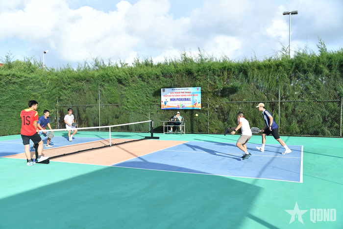 Các vận động viên tham gia tranh tài nội dung môn Pickleball. 