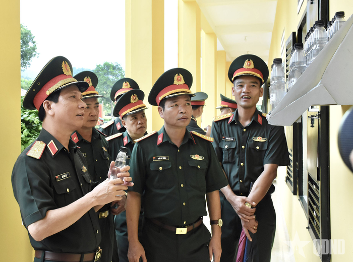  Ban chỉ đạo hội thi kiểm tra các hạng mục tại Trung đoàn 246. 