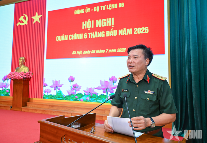  Trung tướng Vũ Hữu Hanh, Tư lệnh Bộ tư lệnh 86 chủ trì hội nghị. 
