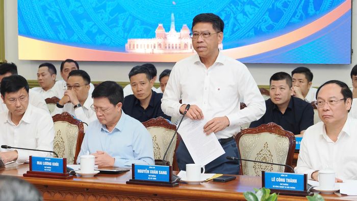  Thứ trưởng Bộ Xây dựng Nguyễn Xuân Sang phát biểu tại buổi làm việc. Ảnh: HOÀNG HÙNG 