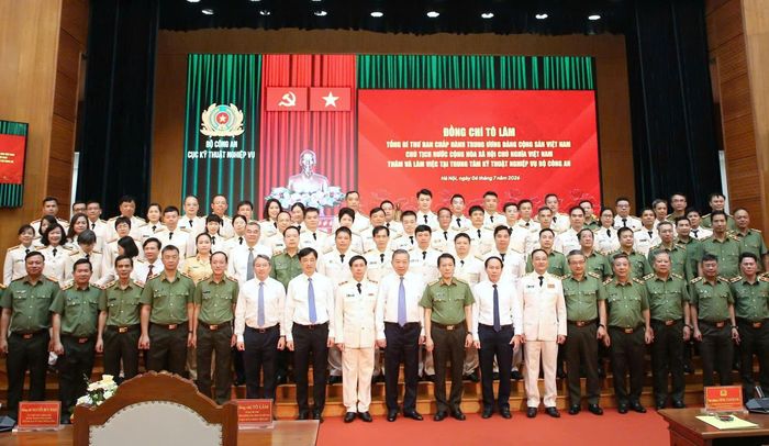  Tổng Bí thư, Chủ tịch nước Tô Lâm và các đại biểu chụp ảnh lưu niệm. Ảnh: VIẾT CHUNG 