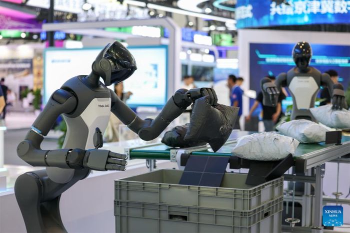 Các công ty sản xuất robot AI của Trung Quốc trở thành tâm điểm chú ý khi hội nghị thượng đỉnh về trí tuệ nhân tạo khai mạc tại Geneva. Ảnh: Xinhua