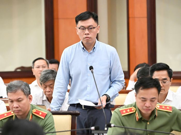  Viện trưởng Viện Nghiên cứu phát triển TPHCM Trương Minh Huy Vũ phát biểu tại hội nghị. Ảnh: VIỆT DŨNG 