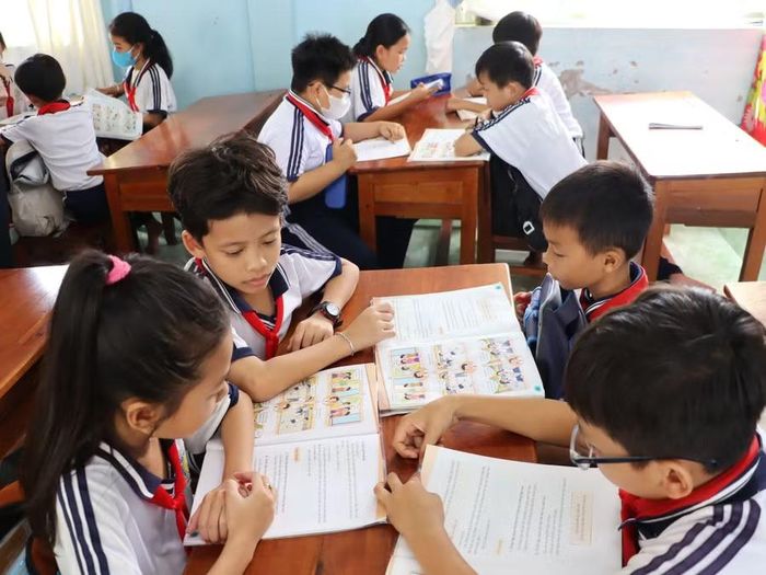UBND tỉnh Cà Mau đề xuất chọn phương án hỗ trợ sách giáo khoa theo lộ trình.