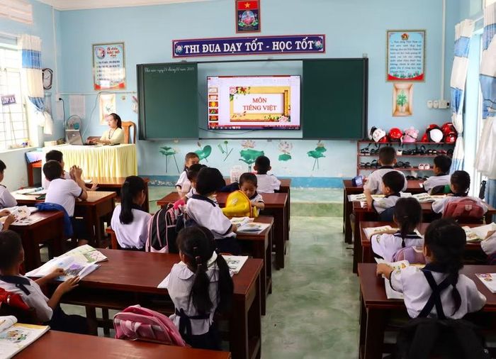 Dự kiến tổng kinh phí thực hiện chính sách hỗ trợ sách giáo khoa giai đoạn 2026 - 2029 khoảng hơn 92 tỷ đồng.