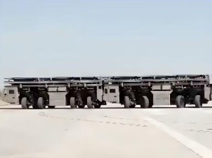 Góc nhìn ngang tập trung vào khung gầm, bánh xe và các điểm kết nối cơ khí của hệ thống EMALS gắn trên xe tải.