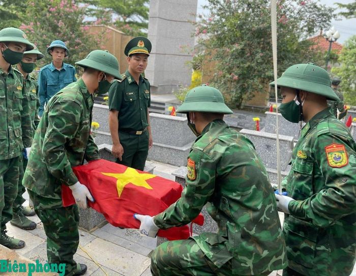 Hoạt động phối hợp của Trung tâm Huấn luyện Bộ đội Biên phòng góp phần thực hiện hiệu quả Chiến dịch “500 ngày đêm đẩy mạnh tìm kiếm, quy tập và xác định danh tính hài cốt liệt sĩ”. Ảnh: Nguyễn Hào
