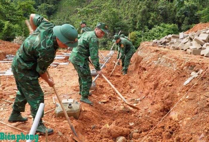Cán bộ, chiến sĩ triển khai công việc ngay sau Lễ xuất quân. Ảnh: Huy Dương