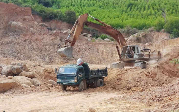 Giá vật liệu, chỉ số giá xây dựng do các địa phương công bố thường chỉ được cập nhật theo tháng, quý và nhiều nơi giá công bố còn chưa sát với giá thực tế. (Ảnh minh họa: Minh Kiên).