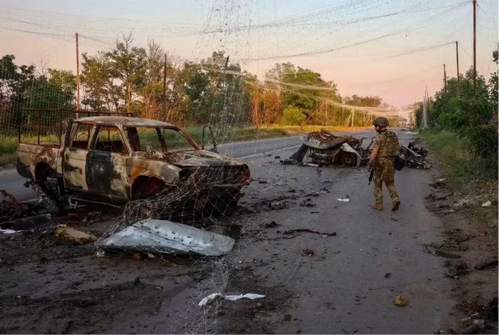 Lính Ukraine ở khu vực giữa hai thị trấn Druzhkivka và Kostiantynivka thuộc vùng Donetsk. (Ảnh: Reuters)