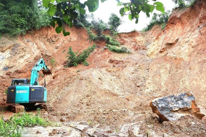 Mưa lớn gây sạt lở tại thôn Trung Tâm, thôn Kim Nọi và một số tuyến đường giao thông nông thôn tại xã Mù Cang Chải.