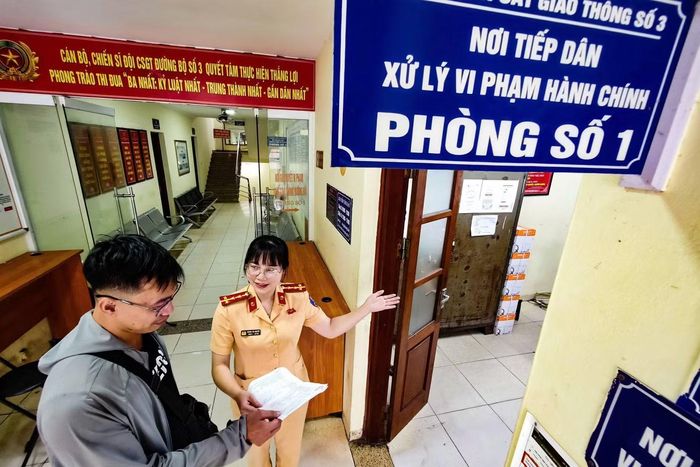 Các câu hỏi xoay quanh quy tắc ứng xử của cán bộ, chiến sĩ.