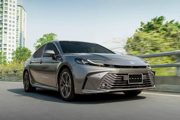  Toyota Camry tại Việt Nam hiện chỉ còn cấu hình hybrid. 