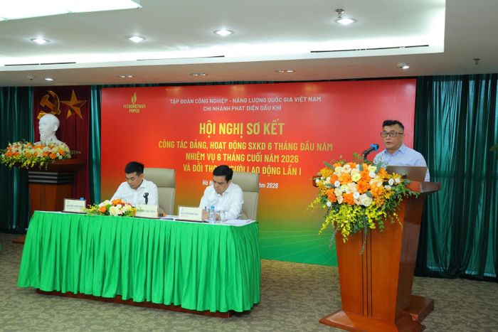 Phó Tổng Giám đốc Petrovietnam Phan Tử Giang đề nghị Chi nhánh tiếp tục bám sát chỉ đạo của Tập đoàn, giữ vững kỷ luật vận hành, bảo đảm an toàn, ổn định trong hoạt động SXKD, với mục tiêu lớn nhất là bảo đảm sự sẵn sàng của hai nhà máy.