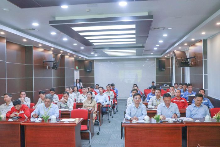 Hội nghị thể hiện tinh thần đoàn kết, thống nhất và đầy kỳ vọng vào thế hệ lãnh đạo mới.