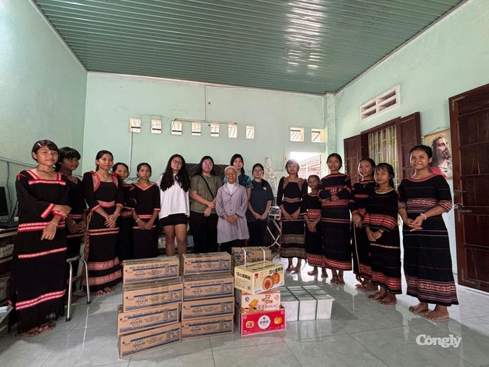 Hành trình thiện nguyện của chương trình "Vẽ giấc mơ em" mang nhiều món quà thiết thực đến cho học sinh có hoàn cảnh khó khăn.