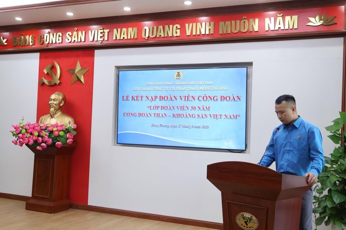 Lễ kết nạp 30 đoàn viên mới vinh dự được đứng trong hàng ngũ của tổ chức Công đoàn việt Nam.