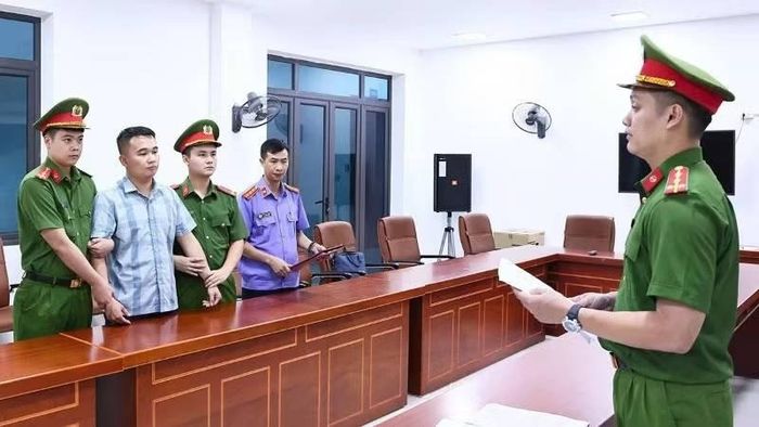 Cơ quan Cảnh sát điều tra Công an tỉnh Tuyên Quang thi hành Lệnh giữ người trong trường hợp khẩn cấp đối với Nguyễn Hà Duy.