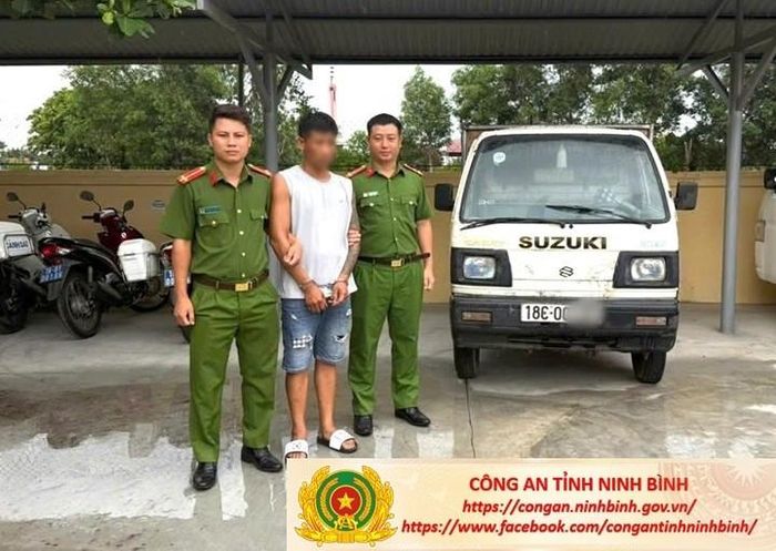 Đối tượng Cao Thanh Toàn bị bắt giữ. (Ảnh: Công an Ninh Bình)