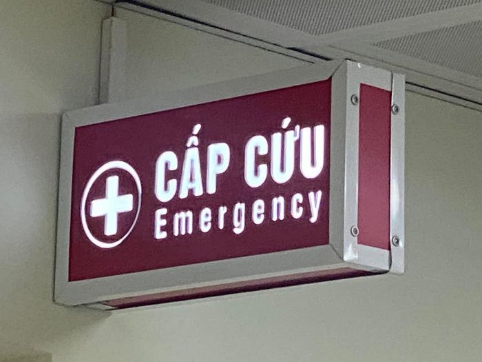 Hàng loạt bệnh nhân phải vào cấp cứu sau bữa ăn tại quán cơm gà.