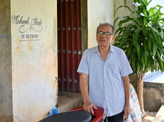 Người cha già 86 tuổi chỉ mong có sức khỏe để chăm sóc con gái. Ảnh Thu Hiền