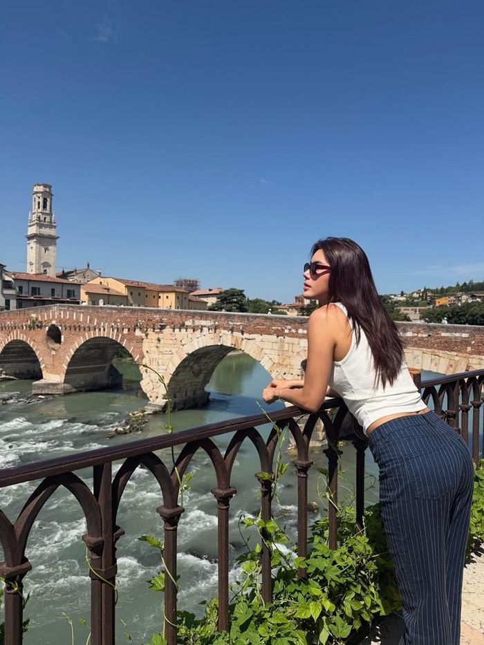 Minh Tú tranh thủ tận hưởng những ngày hè tại Italy khi sang châu Âu cùng chồng nghỉ ngơi.