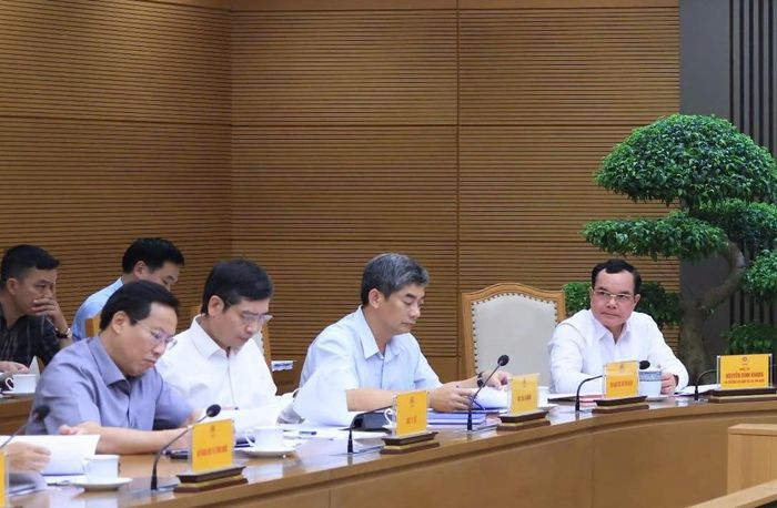 Bộ trưởng Bộ Dân tộc và Tôn giáo Nguyễn Đình Khang, Thứ trưởng Bộ Dân tộc và Tôn giáo Y Vinh Tơr dự hội nghị.