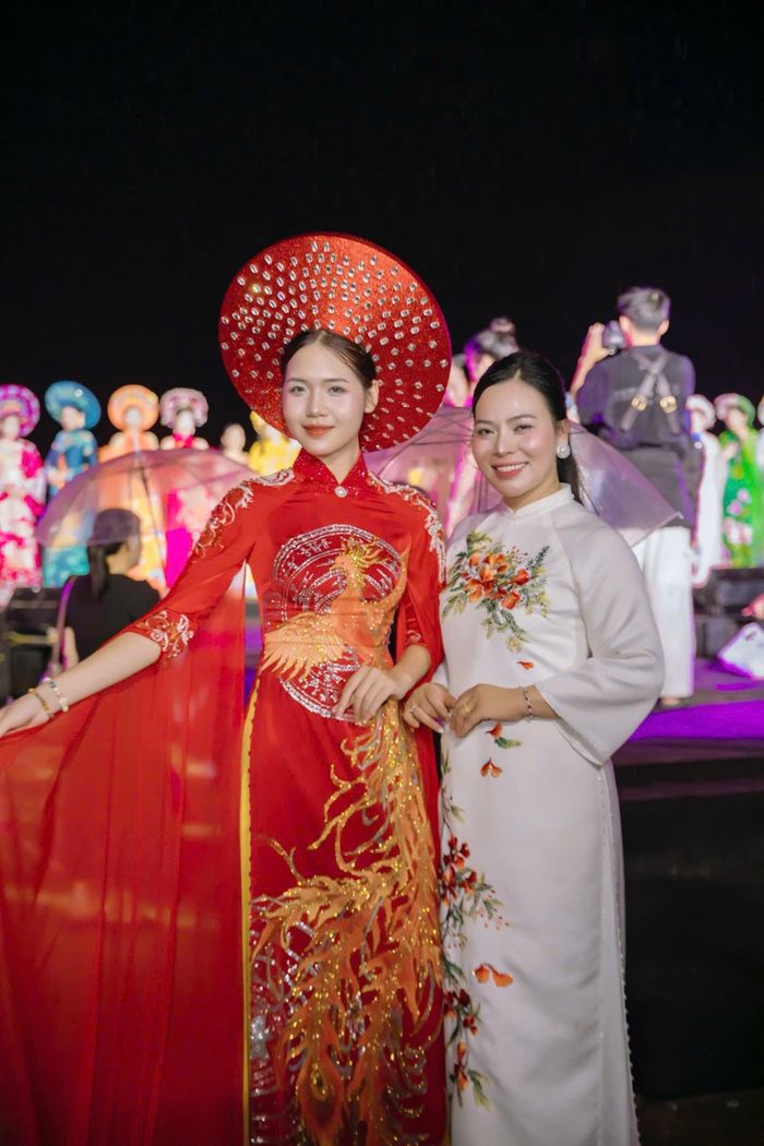 Bảo Hân và NTK Cao Thu Vân.