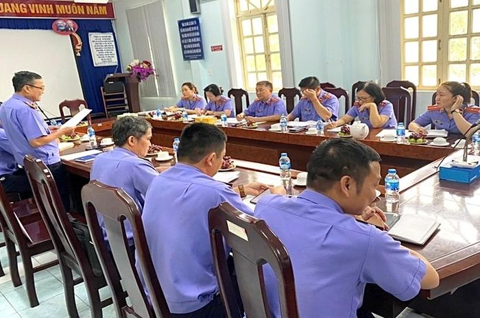 Một buổi công bố Quyết định kiểm tra công tác phòng, chống tham nhũng; thực hành tiết kiệm, chống lãng phí; công tác quản lý, sử dụng kinh phí, tài sản công tại một đơn vị Viện kiểm sát.