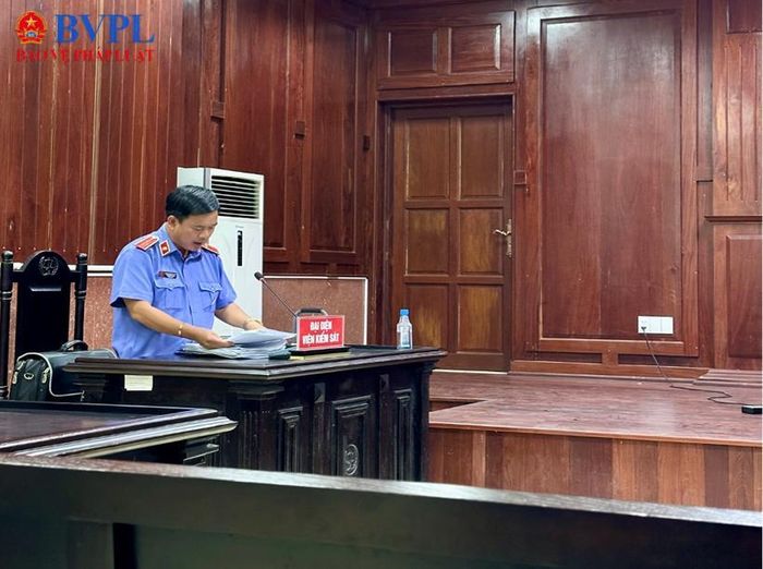  Kiểm sát viên thực hiện chức năng kiểm sát việc giải quyết vụ án hành chính tại phiên tòa.