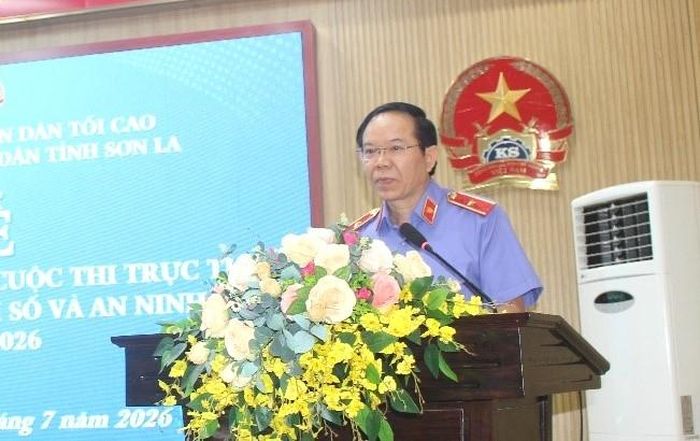 Đồng chí Vũ Hùng Sơn, Phó Viện trưởng VKSND tỉnh báo cáo kết quả Cuộc thi.