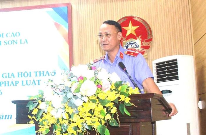 Đồng chí Vũ Trung Thành, Bí thư Đảng ủy, Viện trưởng VKSND tỉnh Sơn La phát biểu chỉ đạo.