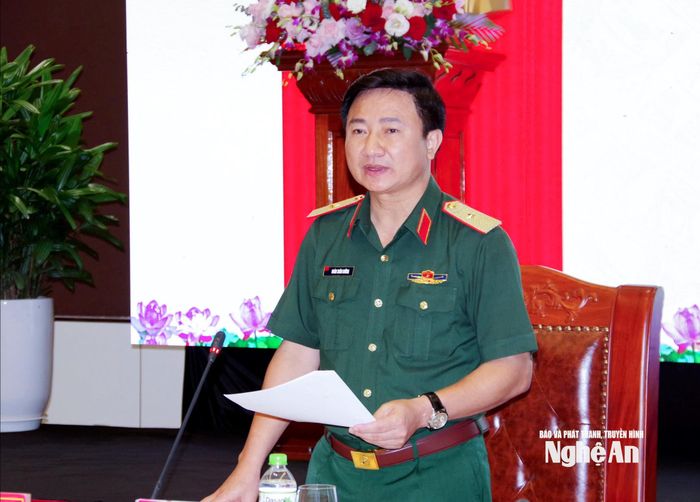 Thiếu tướng Đoàn Xuân Bường - Bí thư Đảng ủy, Chính ủy Quân khu 4 phát biểu kết luận hội nghị. Ảnh: Trần Dũng