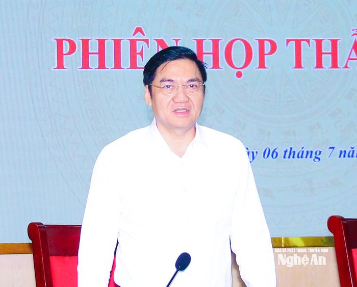Đồng chí Hoàng Nghĩa Hiếu – Phó Bí thư Thường trực Tỉnh ủy, Chủ tịch HĐND tỉnh kết luận tại phiên thẩm tra. Ảnh: Mai Hoa
