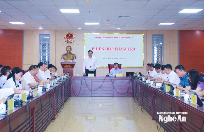 Quang cảnh cuộc họp thẩm tra. Ảnh: Mai Hoa