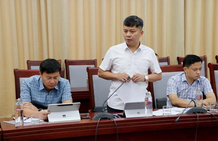 Phó Giám đốc Sở Y tế Nguyễn Văn Nam phát biểu tại cuộc họp. Ảnh: Thái Dương