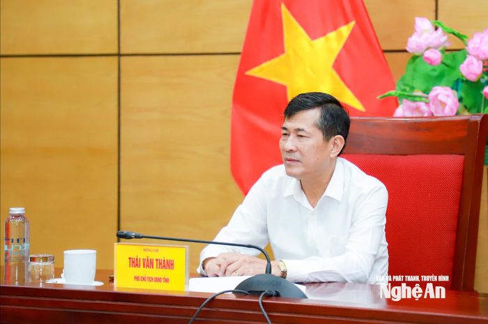 Phó Chủ tịch UBND tỉnh Thái Văn Thành chủ trì tại điểm cầu UBND tỉnh Nghệ An. Ảnh: Thành Duy