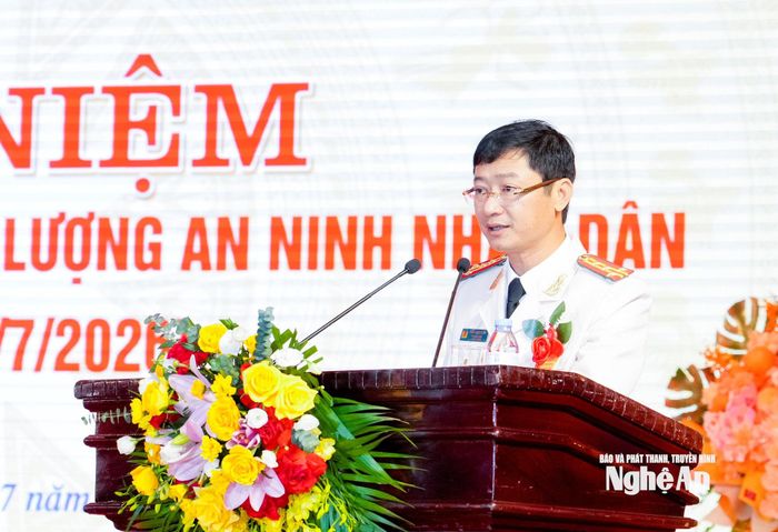 Đại tá Trần Ngọc Tuấn - Phó Giám đốc Công an tỉnh Nghệ An phát biểu khai mạc lễ kỷ niệm. Ảnh: Phạm Bằng