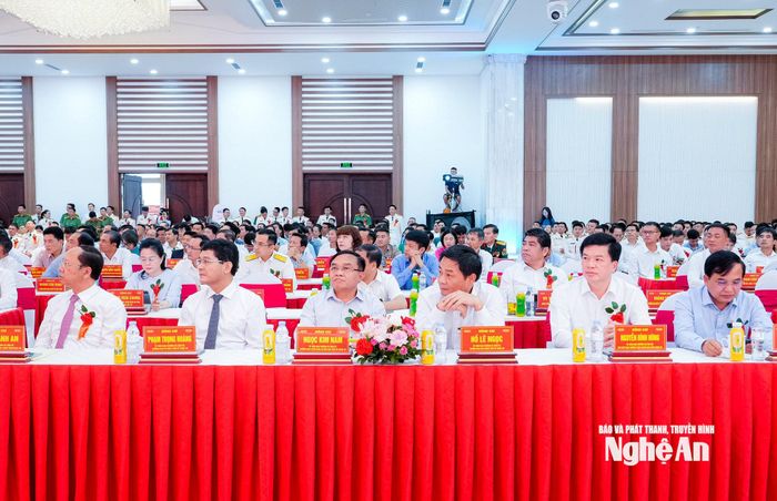 Các đại biểu tham dự lễ kỷ niệm. Ảnh: Phạm Bằng