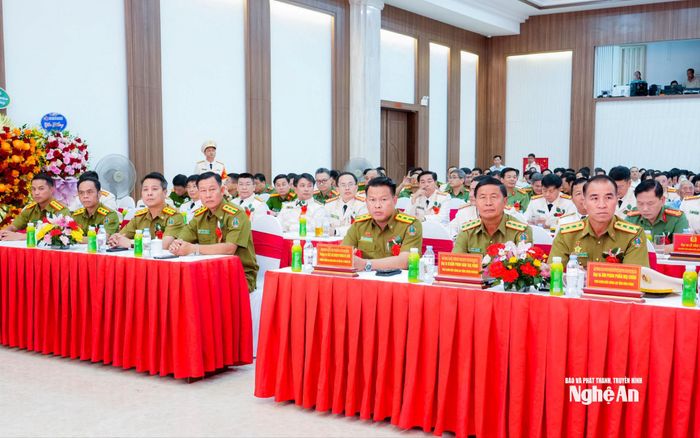 Đại biểu Công an 3 tỉnh: Xiêng Khoảng, Hủa Phăn, Bôlykhămxay (Lào) dự lễ kỷ niệm. Ảnh: Phạm Bằng