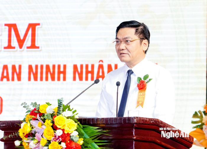 Đồng chí Hoàng Nghĩa Hiếu - Phó Bí thư Thường trực Tỉnh ủy, Chủ tịch HĐND tỉnh phát biểu tại lễ kỷ niệm. Ảnh: Phạm Bằng