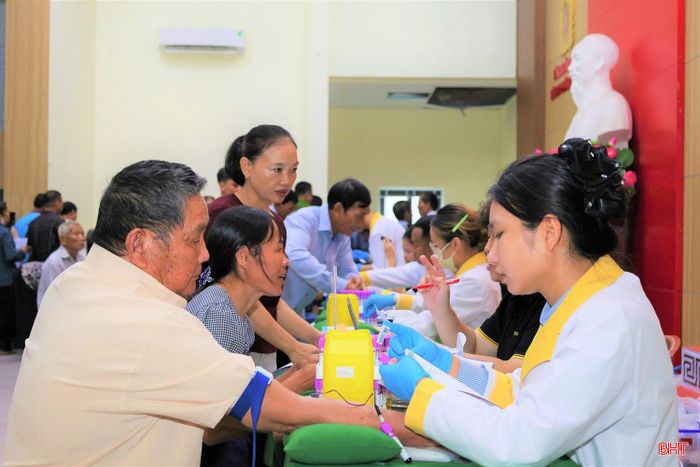 Các thân nhân liệt sĩ góp phần quan trọng vào thành công của đợt cao điểm thu nhận mẫu ADN.
