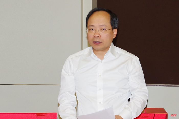 Đồng chí Nguyễn Duy Lâm - Bí thư Tỉnh ủy, Bí thư Đảng ủy Quân sự tỉnh Hà Tĩnh phát biểu tại hội nghị.